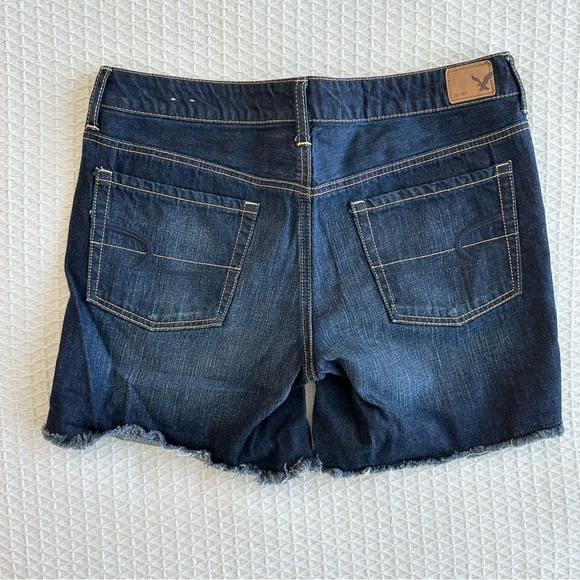 American Eagle medium wash midi jean shorts size 6 - Picture 3 of 3